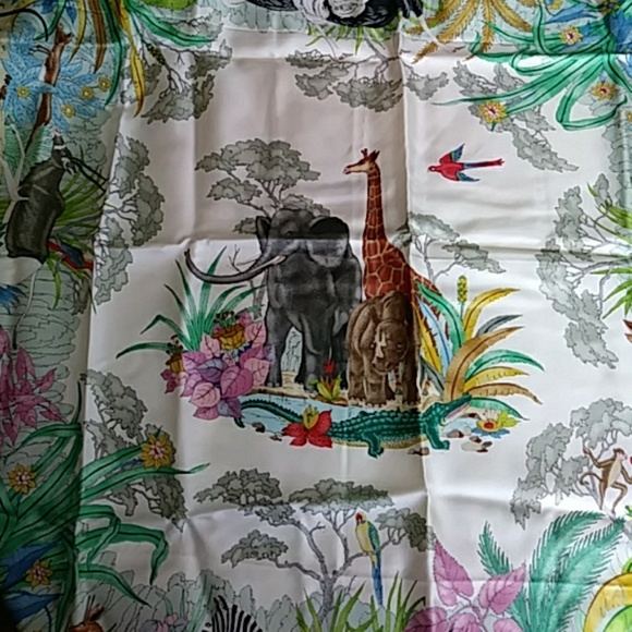 GUCCI Accessories - GUCCI SILK SCARF